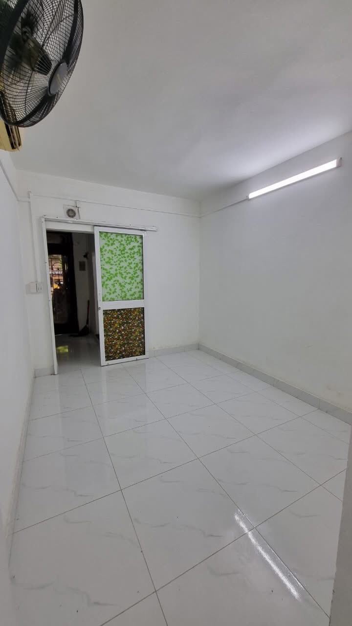 Cho thuê MBKD KD đỉnh Tập thể tầng 1 ngõ ô tô Phố Thành Công, 76m2, 1 tầng, 2 ngủ, 13 Triệu - Ảnh 2